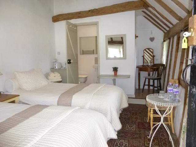 Church Hall Farm Bed And Breakfast Broxted Quarto foto